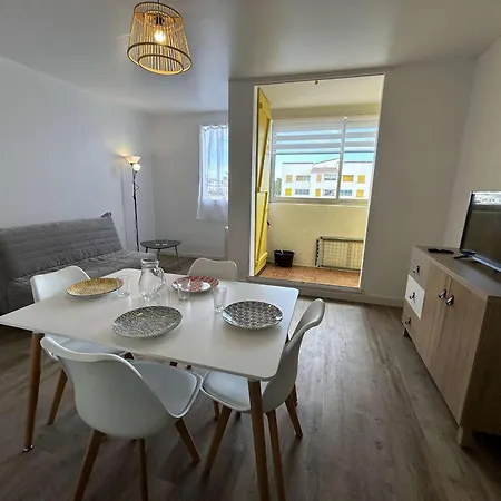 Renove 2 Pieces Avec Balcon, A 200m De La Plage, St Hilaire De Riez - Fr-1-224c-318 *