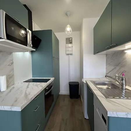 Renove 2 Pieces Avec Balcon, A 200m De La Plage, St Hilaire De Riez - Fr-1-224c-318 Apartment *