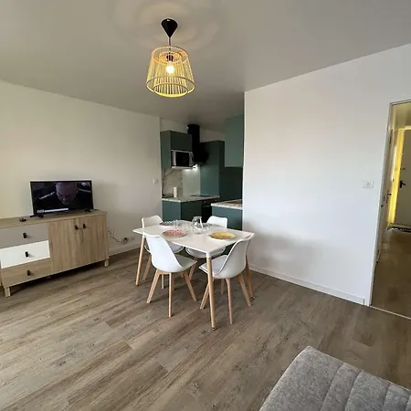 Apartment Renove 2 Pieces Avec Balcon, A 200m De La Plage, St Hilaire De Riez - Fr-1-224c-318 *