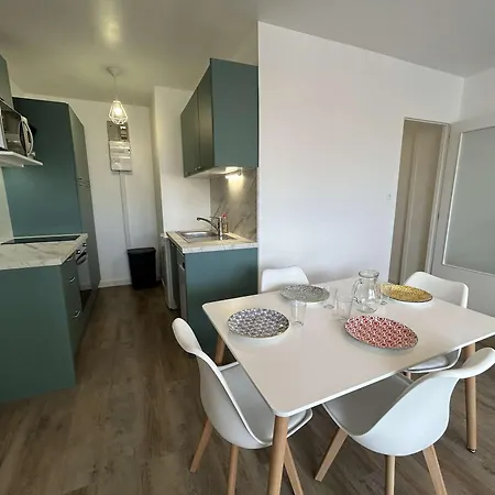 Apartment Renove 2 Pieces Avec Balcon, A 200m De La Plage, St Hilaire De Riez - Fr-1-224c-318 Saint-Hilaire-de-Riez