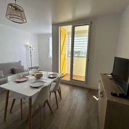 Renove 2 Pieces Avec Balcon, A 200m De La Plage, St Hilaire De Riez - Fr-1-224c-318