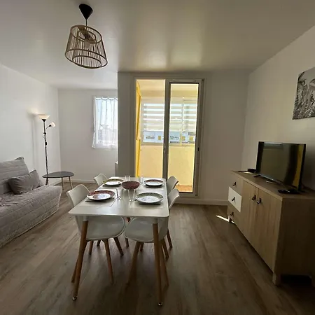 Apartment Renove 2 Pieces Avec Balcon, A 200m De La Plage, St Hilaire De Riez - Fr-1-224c-318 Saint-Hilaire-de-Riez